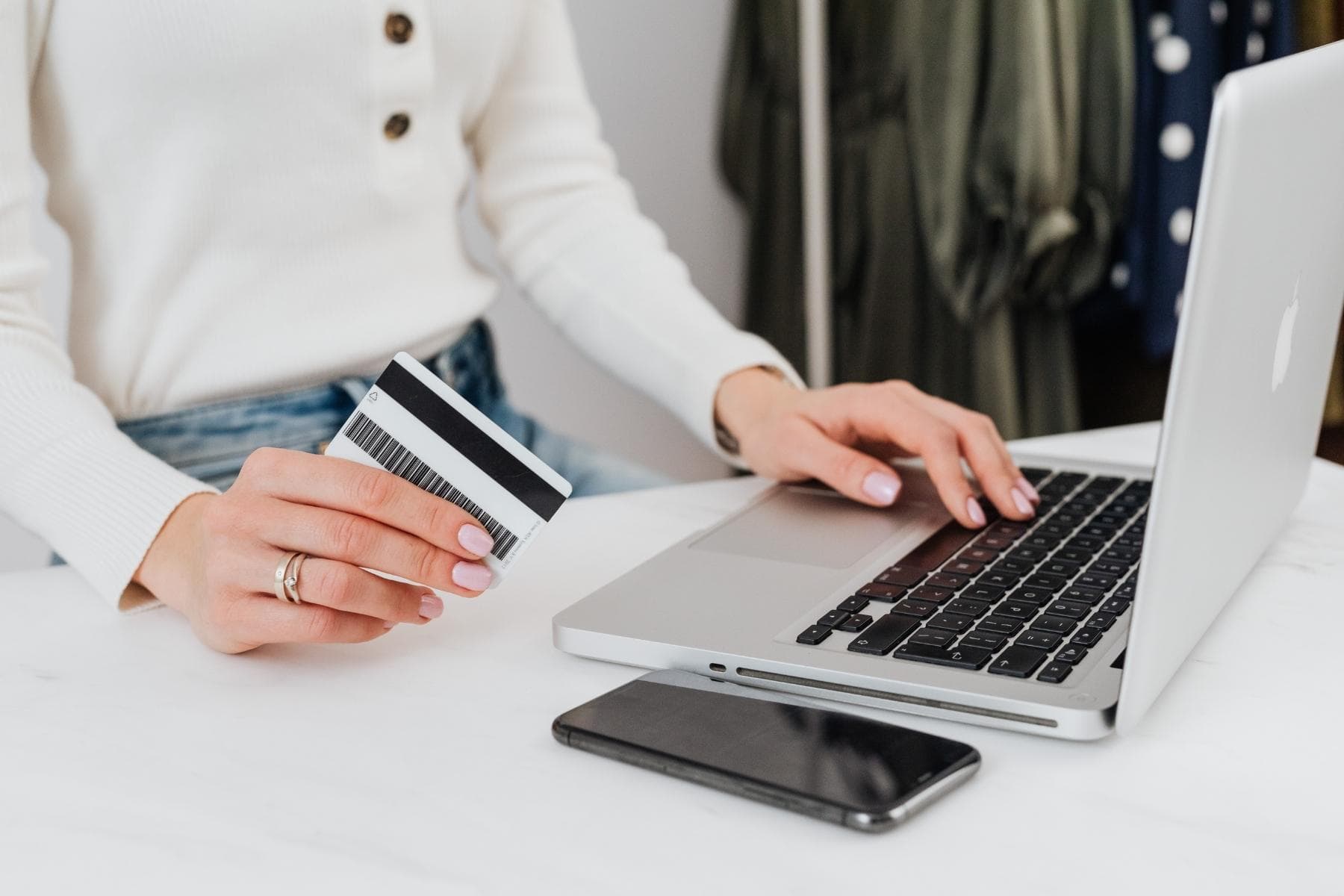 Türk Firmaları E-Ticaret Altyapısını Shopify İle mi Hazırlamalı?